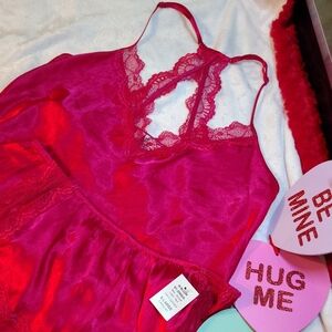 Elegant Fuchsia Lace Chemise